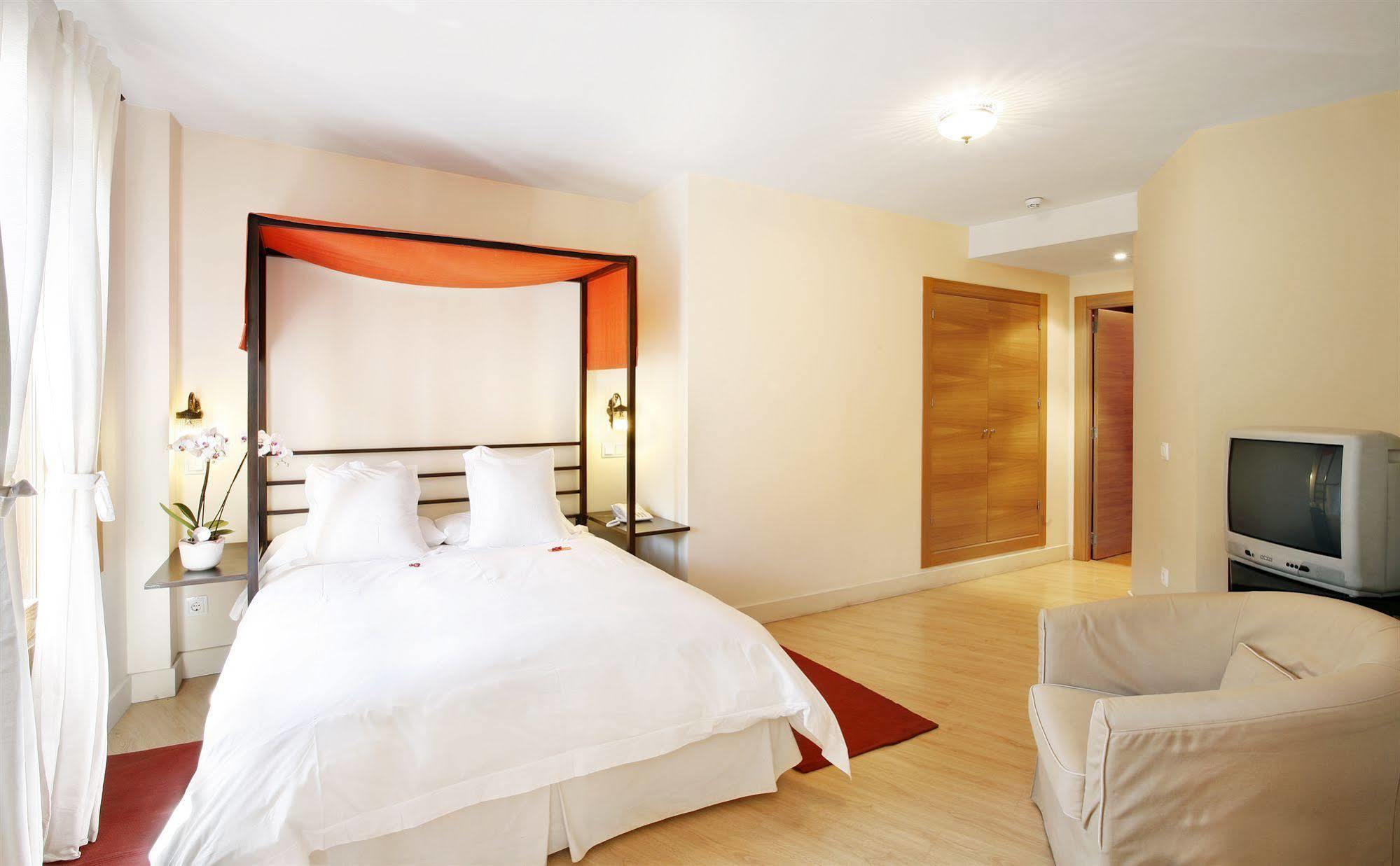 Hotel Rincon De Traspalacio Робледо-де-Чавела Экстерьер фото